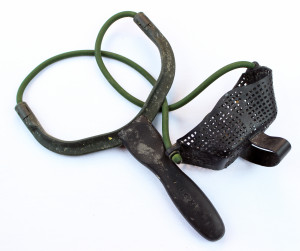 A baiting slingshot from Fox International is a great mid range baiting tool.